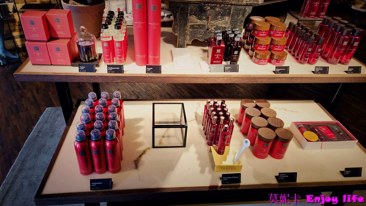 【荷蘭必買】*荷蘭Rituals*，荷蘭國民品牌,有各種好聞的香氛，還有各種身體，頭髮，及臉部用品，店內都提供產品試擦，最推Rituals的髮油，超好用!!!