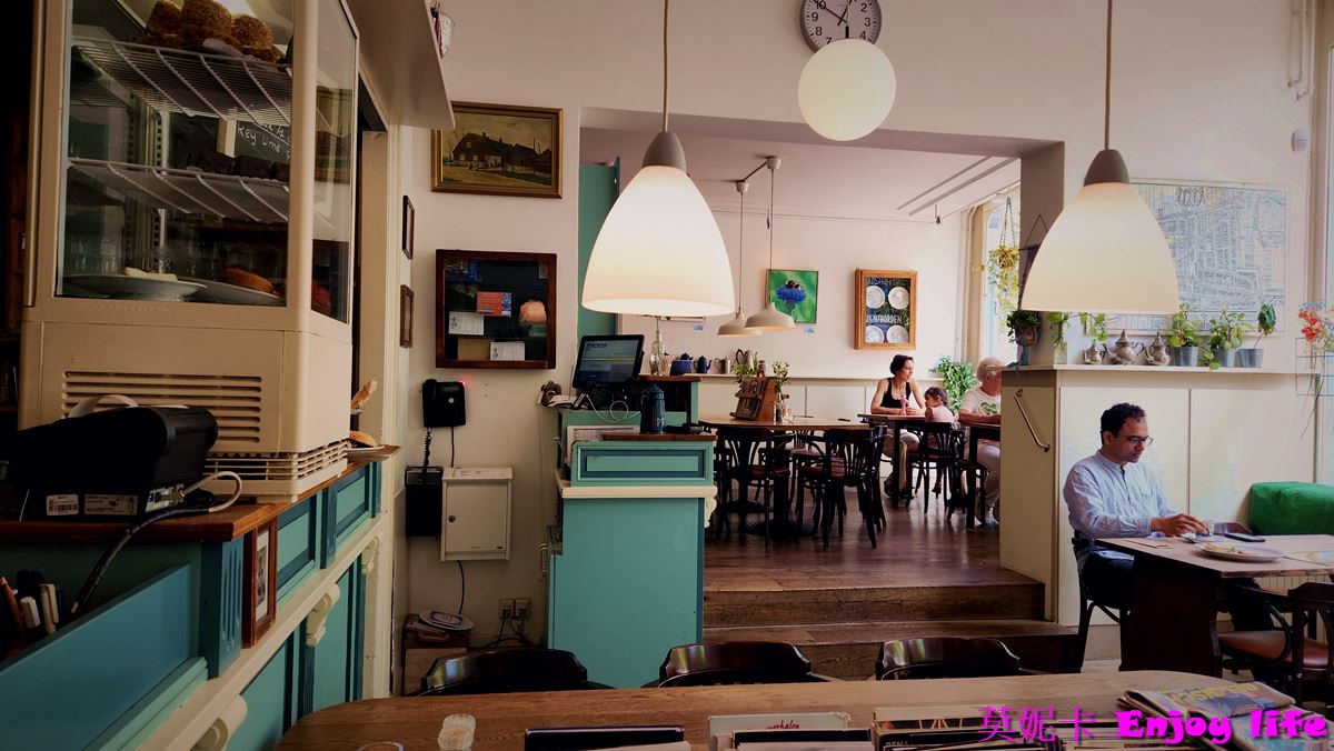 【荷蘭台夫特美食餐廳】*Stads-Koffyhuis餐廳*，三度獲選最好吃三明治獎項，有好吃漢堡跟好喝的奶昔!!!