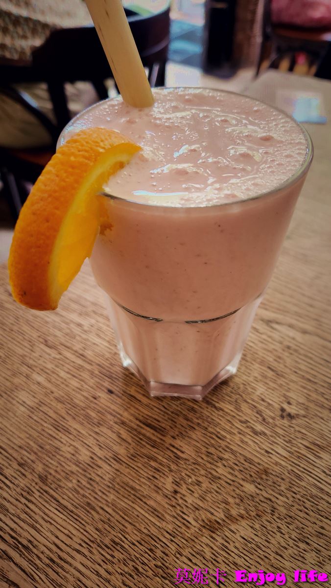 【荷蘭台夫特美食餐廳】*Stads-Koffyhuis餐廳*，三度獲選最好吃三明治獎項，有好吃漢堡跟好喝的奶昔!!!