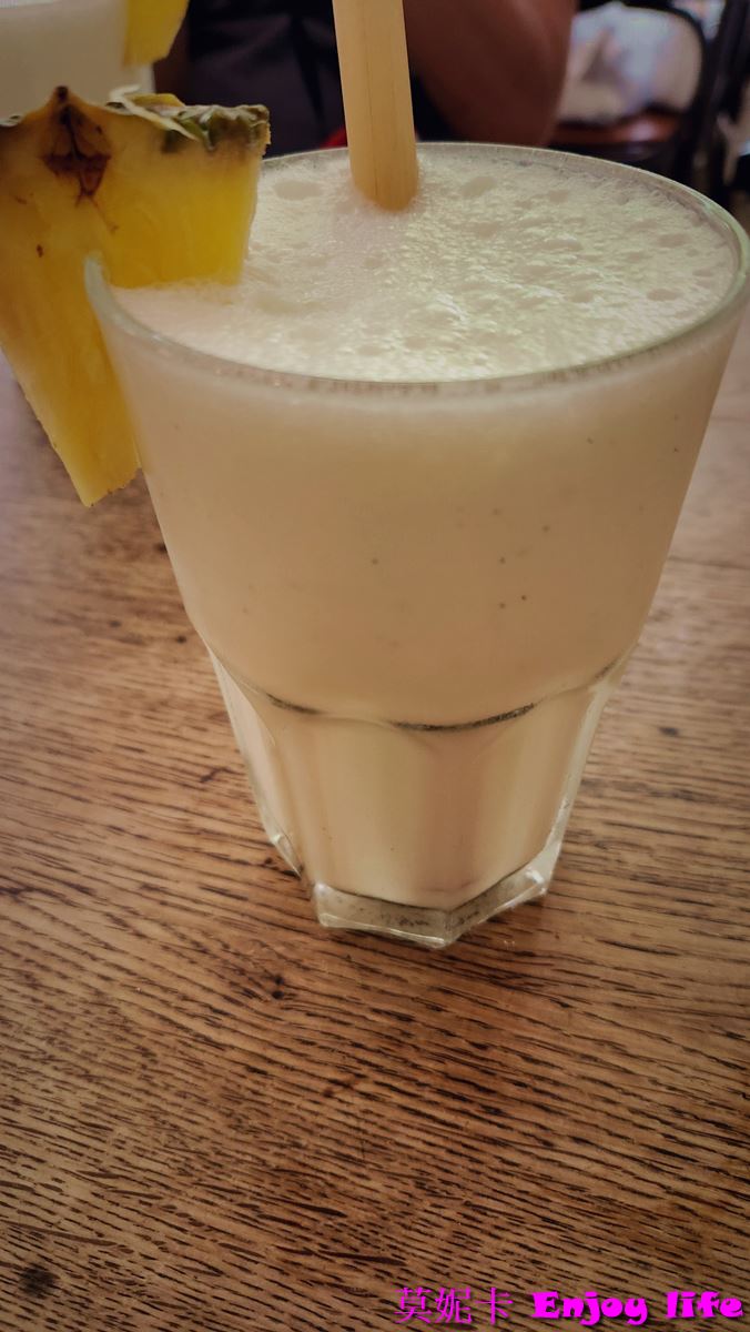 【荷蘭台夫特美食餐廳】*Stads-Koffyhuis餐廳*，三度獲選最好吃三明治獎項，有好吃漢堡跟好喝的奶昔!!!