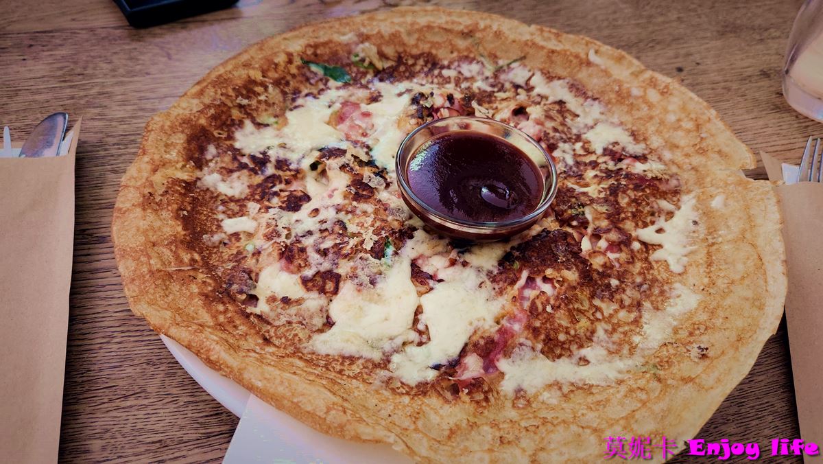 【荷蘭台夫特美食餐廳】*Stads-Koffyhuis餐廳*，三度獲選最好吃三明治獎項，有好吃漢堡跟好喝的奶昔!!!