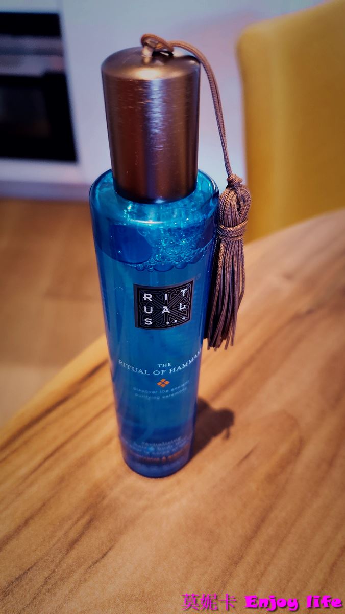 【荷蘭必買】*荷蘭Rituals*，荷蘭國民品牌,有各種好聞的香氛，還有各種身體，頭髮，及臉部用品，店內都提供產品試擦，最推Rituals的髮油，超好用!!!