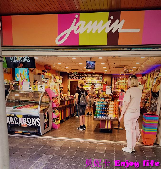 【荷蘭鹿特丹景點】*Lijnbaan Rotterdam林班街*，歐洲第一條行人步行購物街，逛街區域延伸到Koopgoot (Beurstraverse)購物街，De Bijenkorf百貨公司!!!