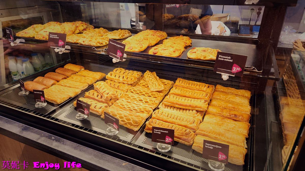 【荷蘭鹿特丹景點】*Lijnbaan Rotterdam林班街*，歐洲第一條行人步行購物街，逛街區域延伸到Koopgoot (Beurstraverse)購物街，De Bijenkorf百貨公司!!!