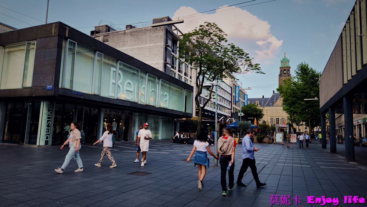 【荷蘭鹿特丹景點】*Lijnbaan Rotterdam林班街*，歐洲第一條行人步行購物街，逛街區域延伸到Koopgoot (Beurstraverse)購物街，De Bijenkorf百貨公司!!!
