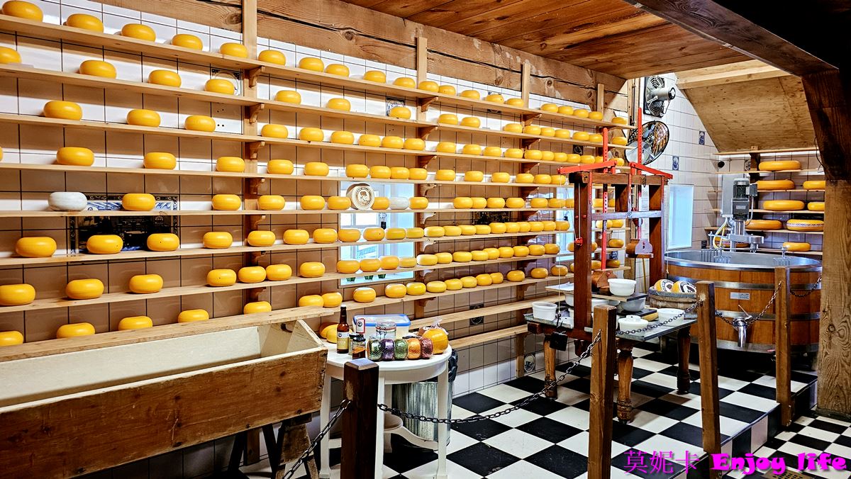 【荷蘭景點】*荷蘭風車村Zaanse Schans*，桑斯安斯風車村半日遊，包含起司工廠，木屐工廠，風車詳細介紹遊覽!!!