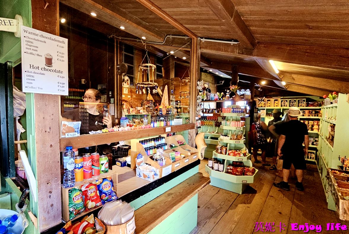 【荷蘭景點】*荷蘭風車村Zaanse Schans*，桑斯安斯風車村半日遊，包含起司工廠，木屐工廠，風車詳細介紹遊覽!!!