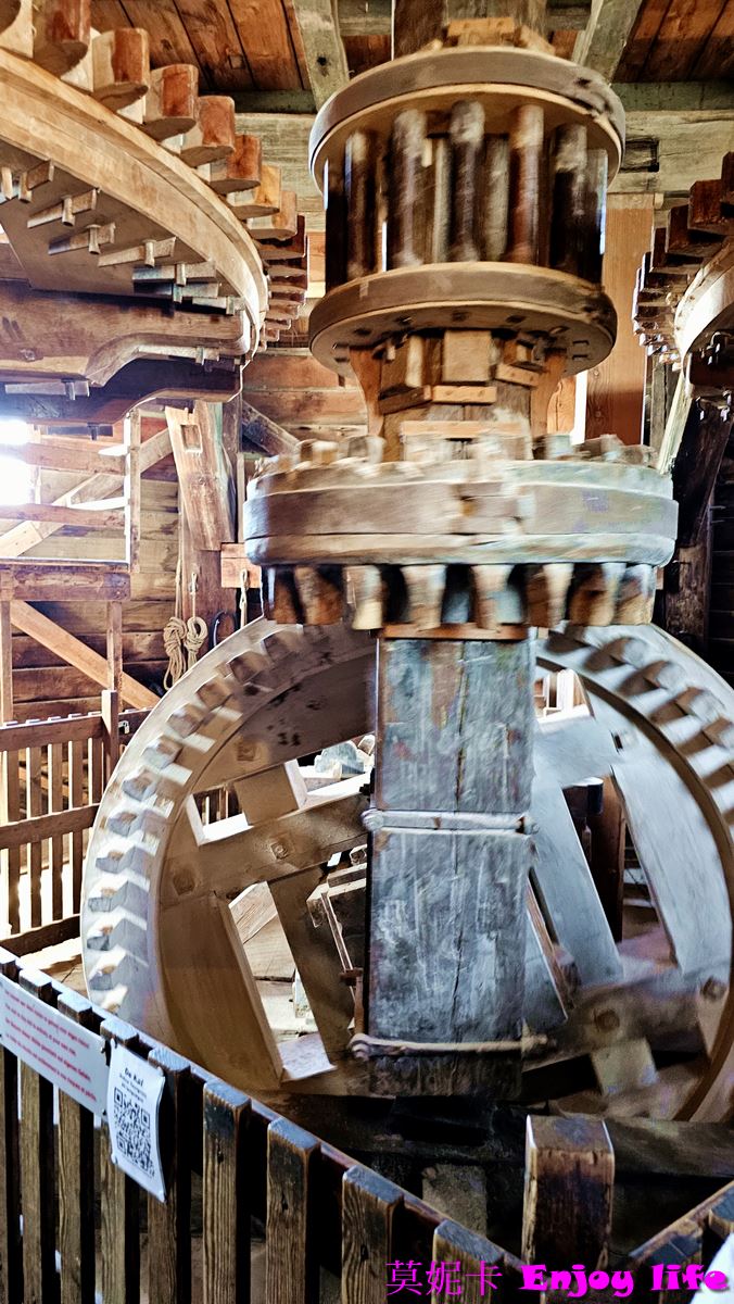 【荷蘭景點】*荷蘭風車村Zaanse Schans*，桑斯安斯風車村半日遊，包含起司工廠，木屐工廠，風車詳細介紹遊覽!!!