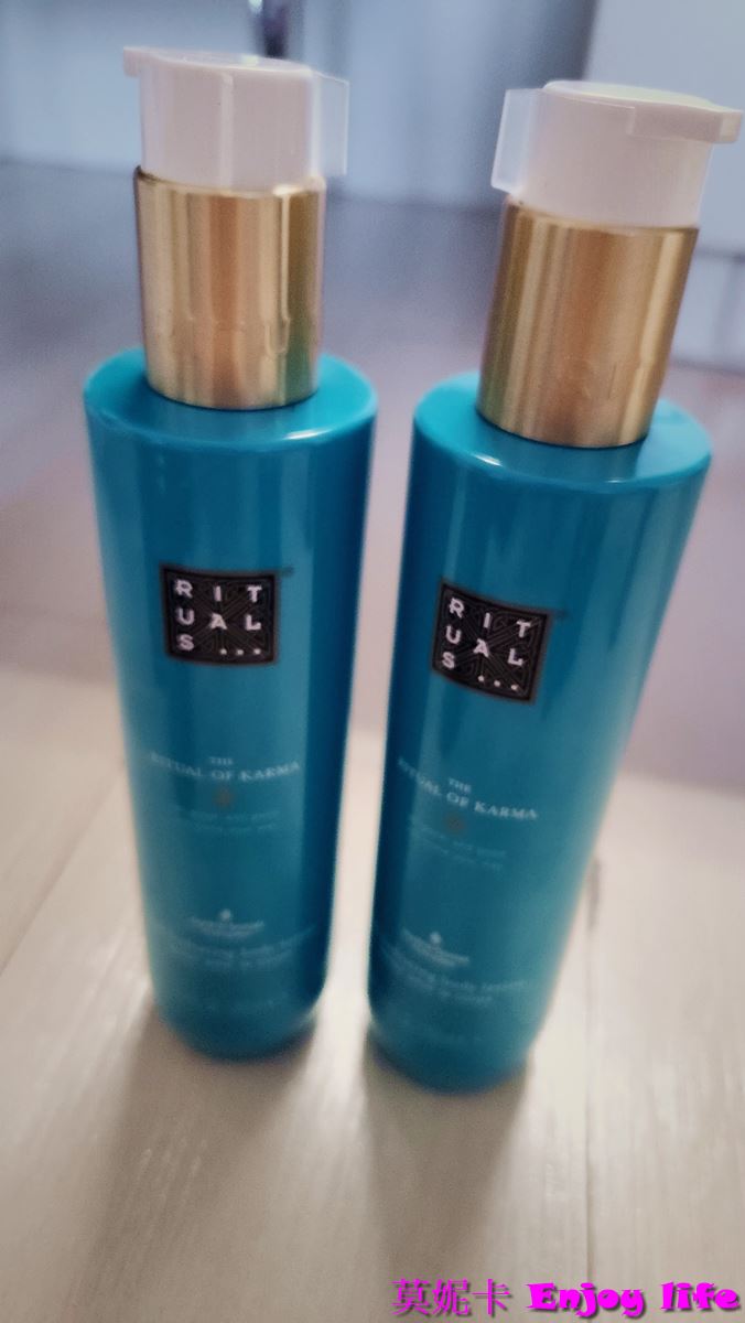 【荷蘭必買】*荷蘭Rituals*，荷蘭國民品牌,有各種好聞的香氛，還有各種身體，頭髮，及臉部用品，店內都提供產品試擦，最推Rituals的髮油，超好用!!!