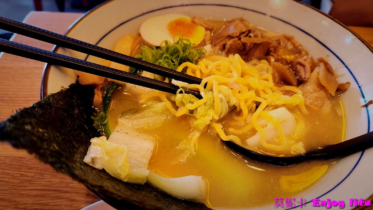 【荷蘭鹿特丹景點】*Lijnbaan Rotterdam林班街*，歐洲第一條行人步行購物街，逛街區域延伸到Koopgoot (Beurstraverse)購物街，De Bijenkorf百貨公司!!!