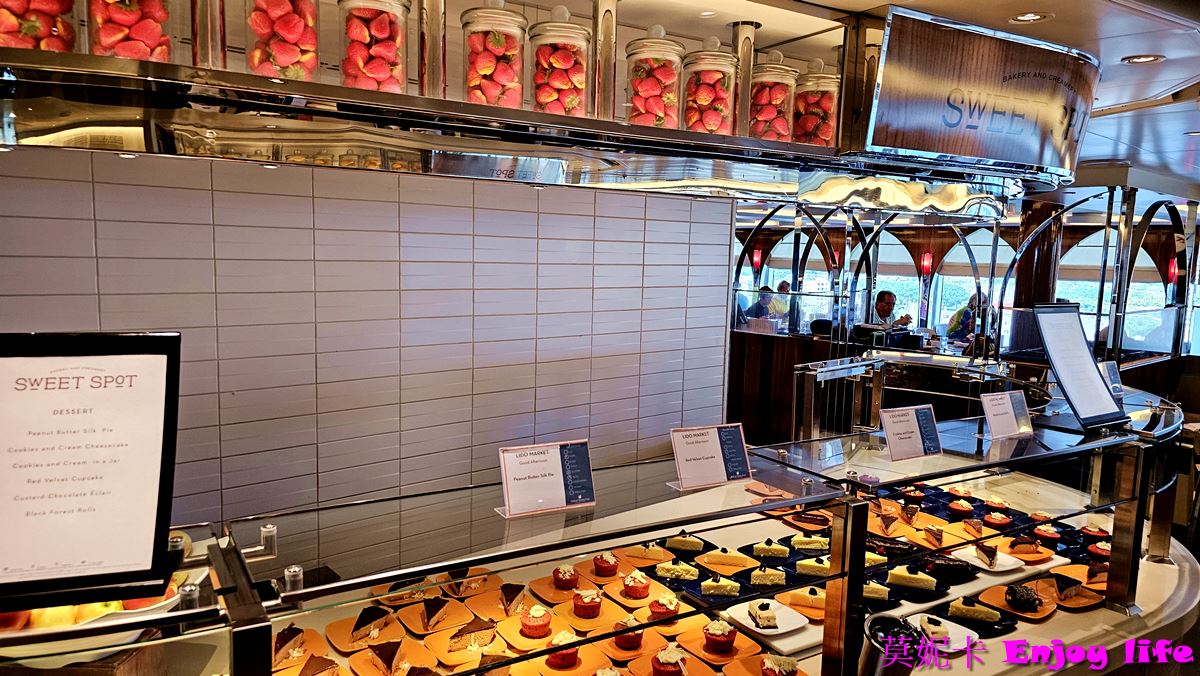 【荷美遊輪餐廳】*荷美遊輪 LIDO Market自助餐廳*，Holland America Line荷美遊輪免費海景餐廳，有各國美食，提供早餐，午餐，下午茶，晚餐，及消夜，餐點種類多又好吃!!!