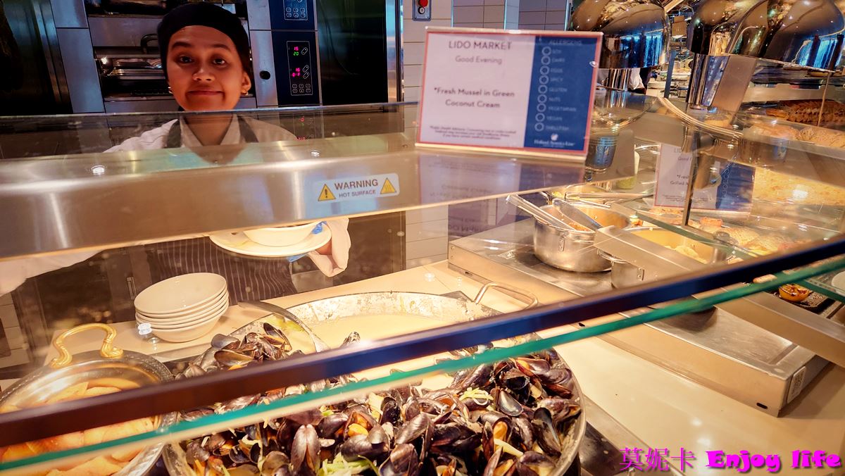 【荷美遊輪餐廳】*荷美遊輪 LIDO Market自助餐廳*，Holland America Line荷美遊輪免費海景餐廳，有各國美食，提供早餐，午餐，下午茶，晚餐，及消夜，餐點種類多又好吃!!!