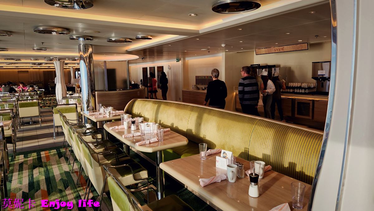 【荷美遊輪餐廳】*荷美遊輪 LIDO Market自助餐廳*，Holland America Line荷美遊輪免費海景餐廳，有各國美食，提供早餐，午餐，下午茶，晚餐，及消夜，餐點種類多又好吃!!!