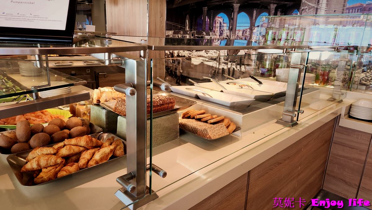 【荷美遊輪餐廳】*荷美遊輪 LIDO Market自助餐廳*，Holland America Line荷美遊輪免費海景餐廳，有各國美食，提供早餐，午餐，下午茶，晚餐，及消夜，餐點種類多又好吃!!!