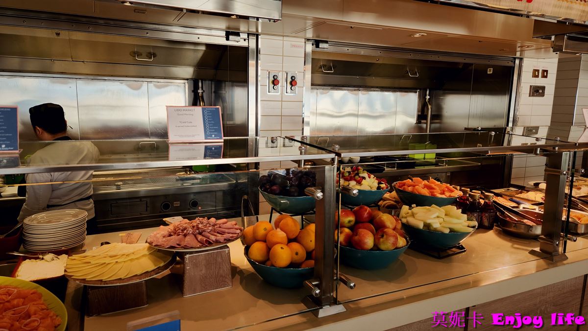 【荷美遊輪餐廳】*荷美遊輪 LIDO Market自助餐廳*，Holland America Line荷美遊輪免費海景餐廳，有各國美食，提供早餐，午餐，下午茶，晚餐，及消夜，餐點種類多又好吃!!!