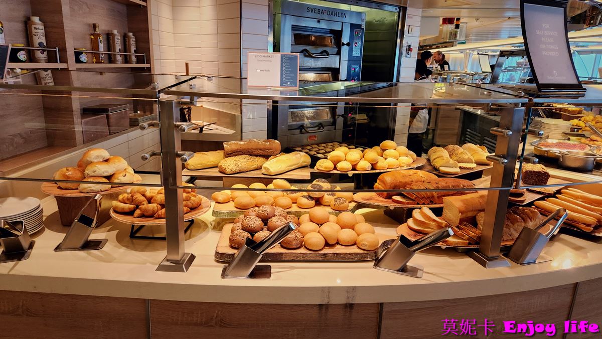 【荷美遊輪餐廳】*荷美遊輪 LIDO Market自助餐廳*，Holland America Line荷美遊輪免費海景餐廳，有各國美食，提供早餐，午餐，下午茶，晚餐，及消夜，餐點種類多又好吃!!!