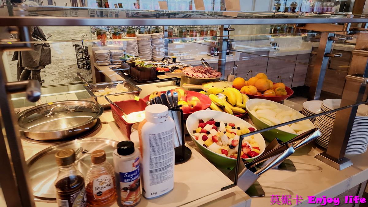【荷美遊輪餐廳】*荷美遊輪 LIDO Market自助餐廳*，Holland America Line荷美遊輪免費海景餐廳，有各國美食，提供早餐，午餐，下午茶，晚餐，及消夜，餐點種類多又好吃!!!