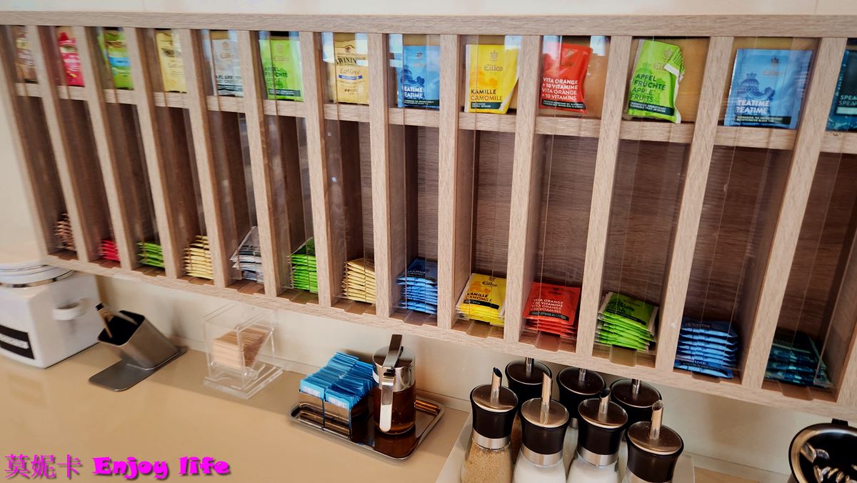 【荷美遊輪餐廳】*荷美遊輪 LIDO Market自助餐廳*，Holland America Line荷美遊輪免費海景餐廳，有各國美食，提供早餐，午餐，下午茶，晚餐，及消夜，餐點種類多又好吃!!!