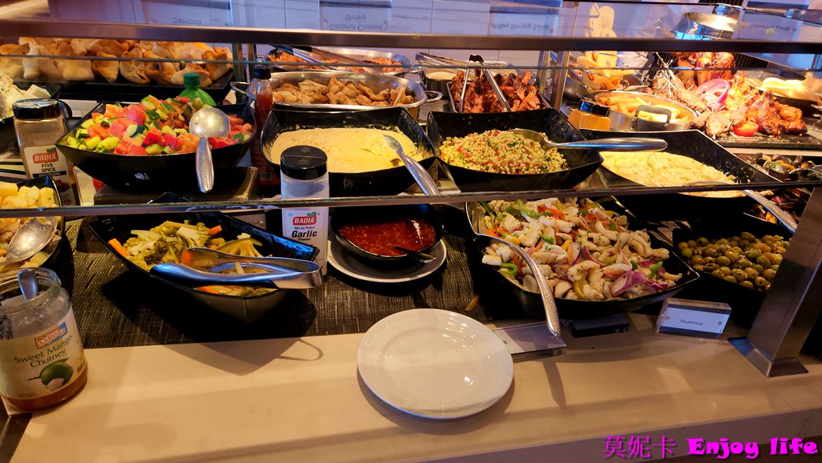 【荷美遊輪餐廳】*荷美遊輪 LIDO Market自助餐廳*，Holland America Line荷美遊輪免費海景餐廳，有各國美食，提供早餐，午餐，下午茶，晚餐，及消夜，餐點種類多又好吃!!!