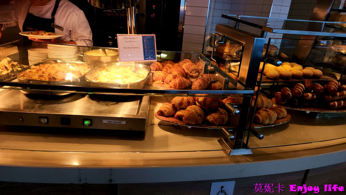 【荷美遊輪餐廳】*荷美遊輪 LIDO Market自助餐廳*，Holland America Line荷美遊輪免費海景餐廳，有各國美食，提供早餐，午餐，下午茶，晚餐，及消夜，餐點種類多又好吃!!!
