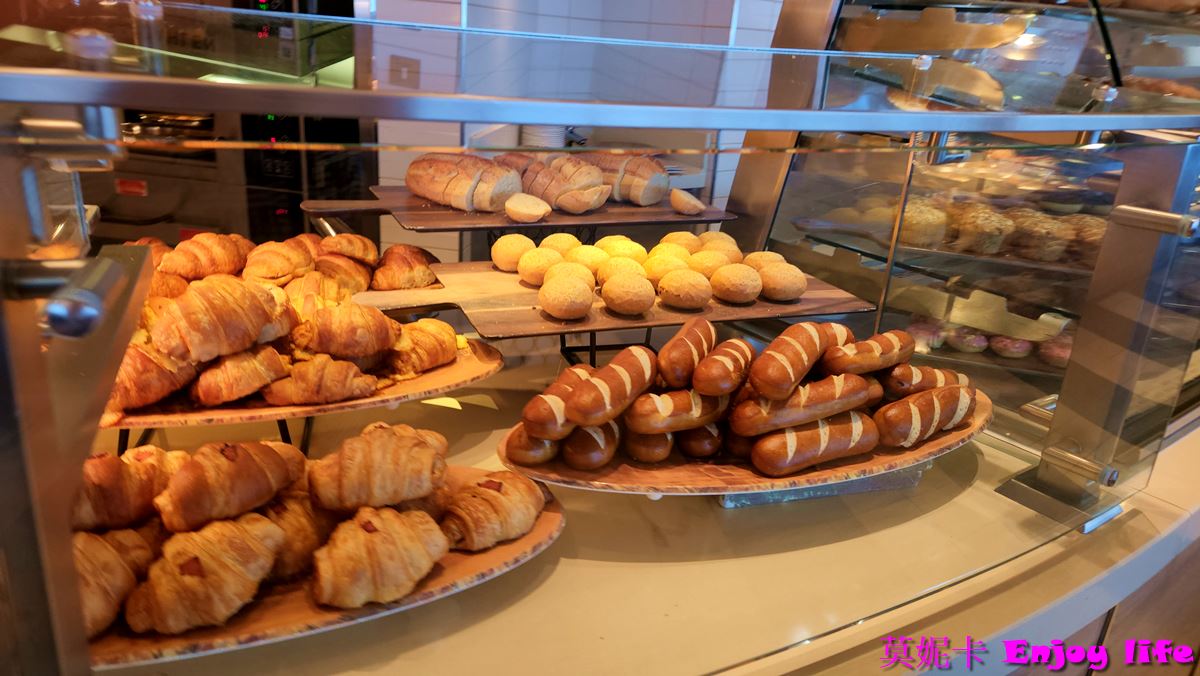 【荷美遊輪餐廳】*荷美遊輪 LIDO Market自助餐廳*，Holland America Line荷美遊輪免費海景餐廳，有各國美食，提供早餐，午餐，下午茶，晚餐，及消夜，餐點種類多又好吃!!!