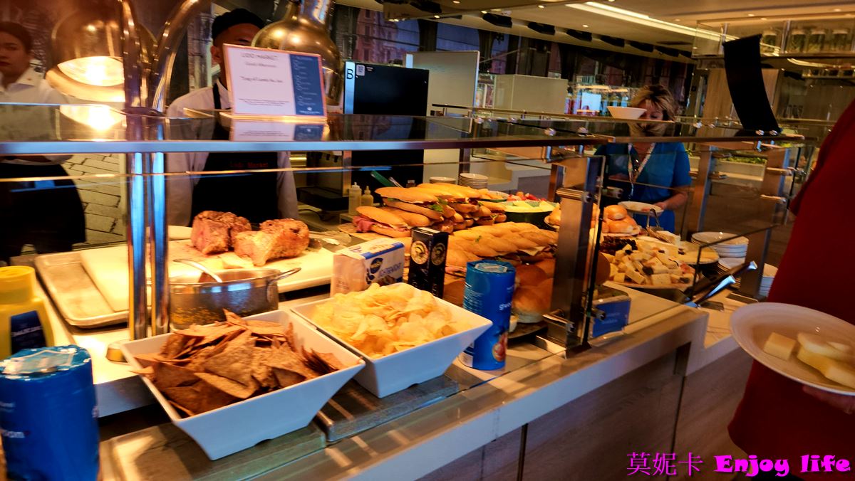【荷美遊輪餐廳】*荷美遊輪 LIDO Market自助餐廳*，Holland America Line荷美遊輪免費海景餐廳，有各國美食，提供早餐，午餐，下午茶，晚餐，及消夜，餐點種類多又好吃!!!