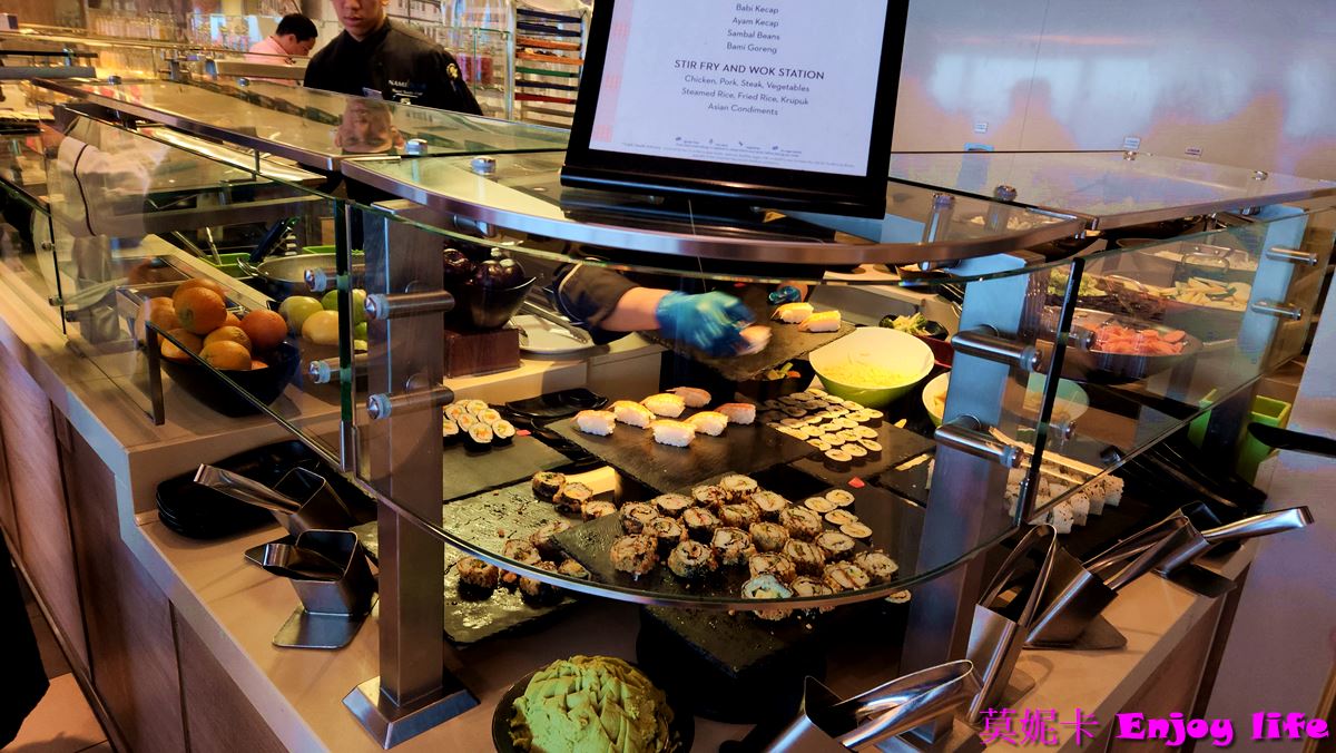 【荷美遊輪餐廳】*荷美遊輪 LIDO Market自助餐廳*，Holland America Line荷美遊輪免費海景餐廳，有各國美食，提供早餐，午餐，下午茶，晚餐，及消夜，餐點種類多又好吃!!!