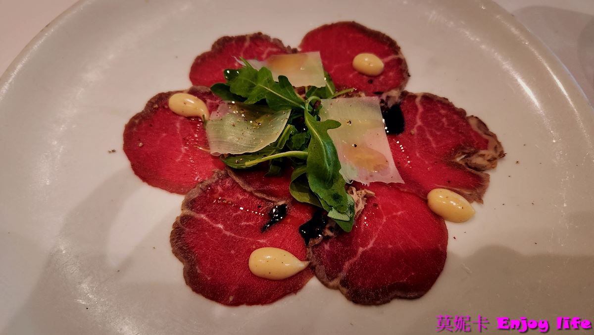 【荷美遊輪餐廳】*荷美遊輪 Dining Room餐廳*，提供免費的早，午餐，及晚餐，專人服務的免費餐廳，推薦來這裡吃早餐!!!