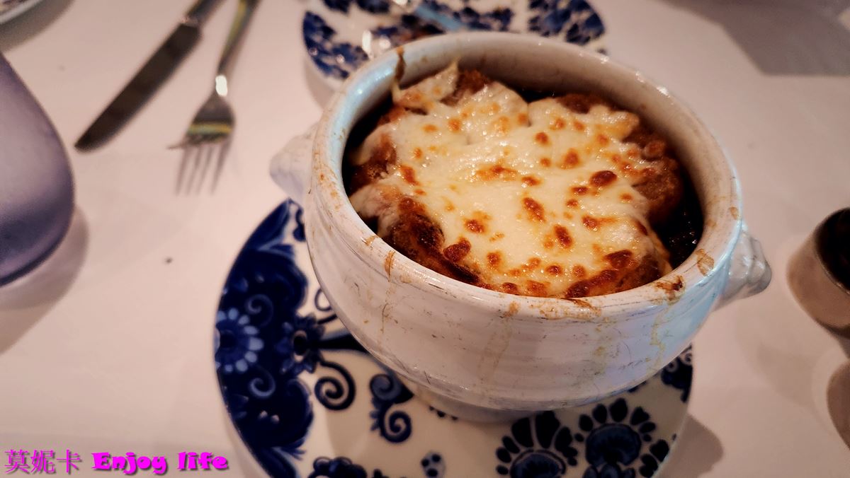 【荷美遊輪餐廳】*荷美遊輪 Dining Room餐廳*，提供免費的早，午餐，及晚餐，專人服務的免費餐廳，推薦來這裡吃早餐!!!