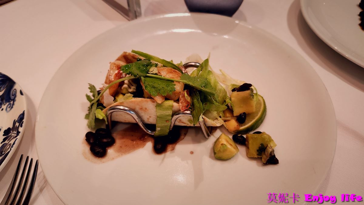 【荷美遊輪餐廳】*荷美遊輪 Dining Room餐廳*，提供免費的早，午餐，及晚餐，專人服務的免費餐廳，推薦來這裡吃早餐!!!