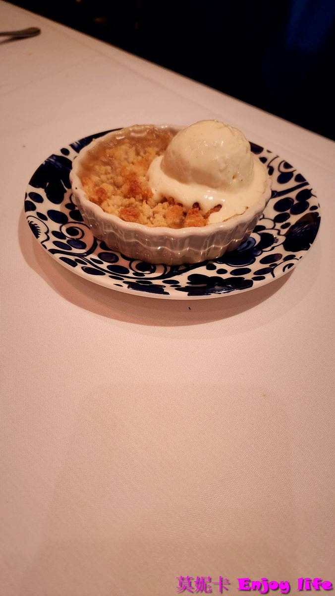 【荷美遊輪餐廳】*荷美遊輪 Dining Room餐廳*，提供免費的早，午餐，及晚餐，專人服務的免費餐廳，推薦來這裡吃早餐!!!