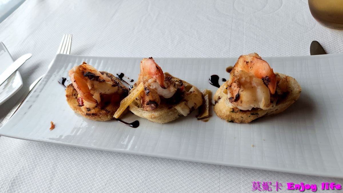 【荷美遊輪餐廳】*荷美遊輪 Pinnacle Grill餐廳*，付費牛排館，建議中午來享用好吃又高級精緻的牛排與龍蝦大餐!!!