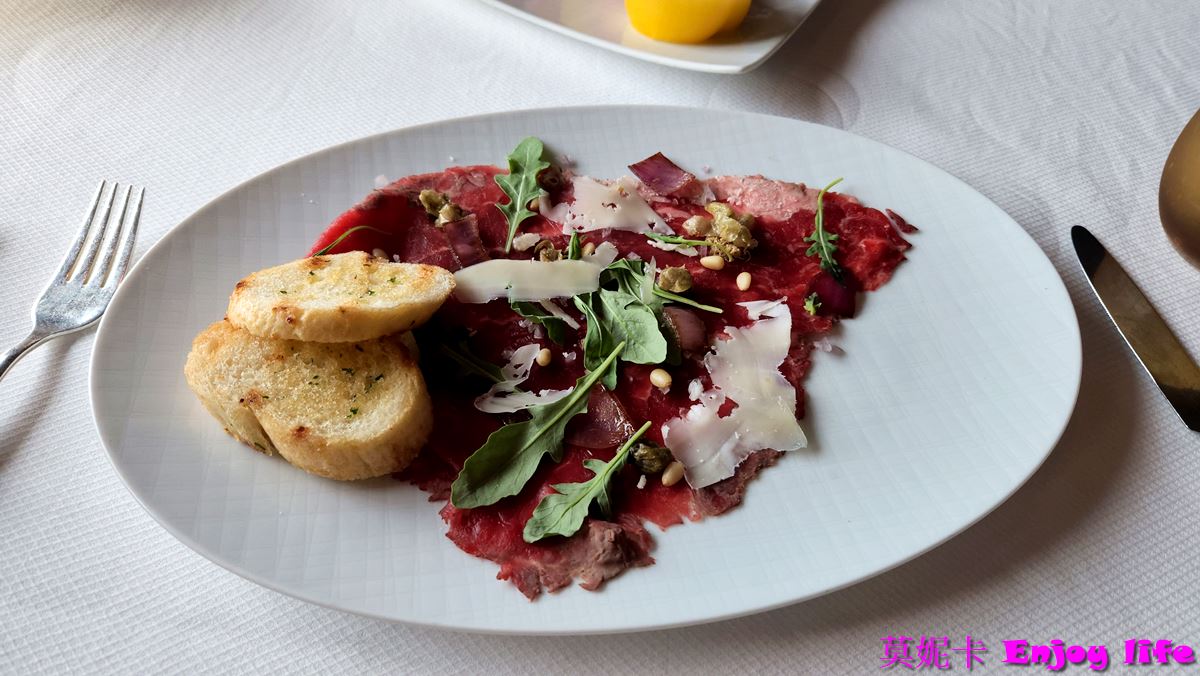 【荷美遊輪餐廳】*荷美遊輪 Pinnacle Grill餐廳*，付費牛排館，建議中午來享用好吃又高級精緻的牛排與龍蝦大餐!!!