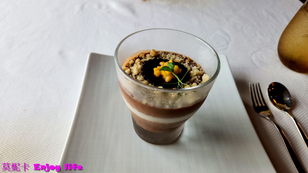 【荷美遊輪餐廳】*荷美遊輪 Pinnacle Grill餐廳*，付費牛排館，建議中午來享用好吃又高級精緻的牛排與龍蝦大餐!!!