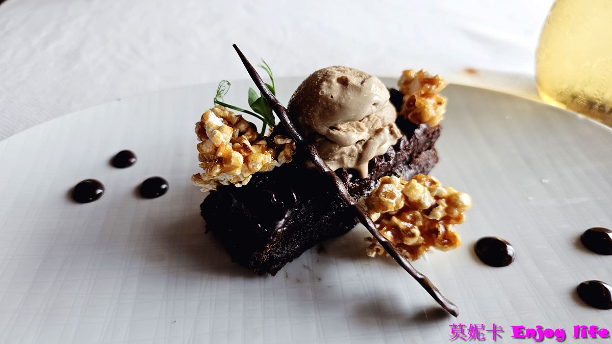 【荷美遊輪餐廳】*荷美遊輪 Pinnacle Grill餐廳*，付費牛排館，建議中午來享用好吃又高級精緻的牛排與龍蝦大餐!!!