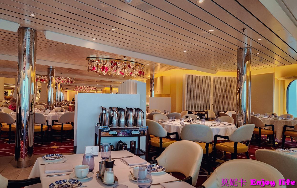 【荷美遊輪餐廳】*荷美遊輪 Dining Room餐廳*，提供免費的早，午餐，及晚餐，專人服務的免費餐廳，推薦來這裡吃早餐!!!