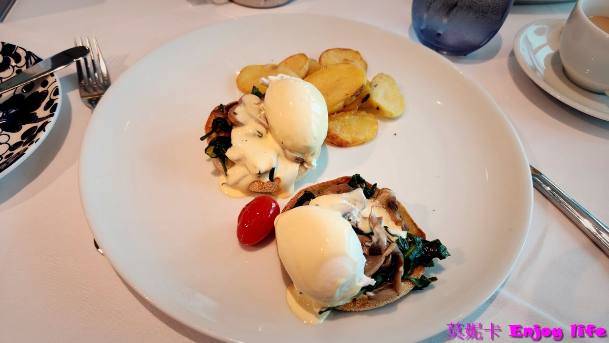 【荷美遊輪餐廳】*荷美遊輪 Dining Room餐廳*，提供免費的早，午餐，及晚餐，專人服務的免費餐廳，推薦來這裡吃早餐!!!