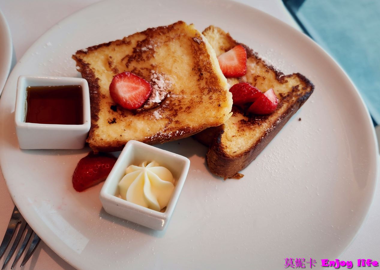 【荷美遊輪餐廳】*荷美遊輪 Dining Room餐廳*，提供免費的早，午餐，及晚餐，專人服務的免費餐廳，推薦來這裡吃早餐!!!