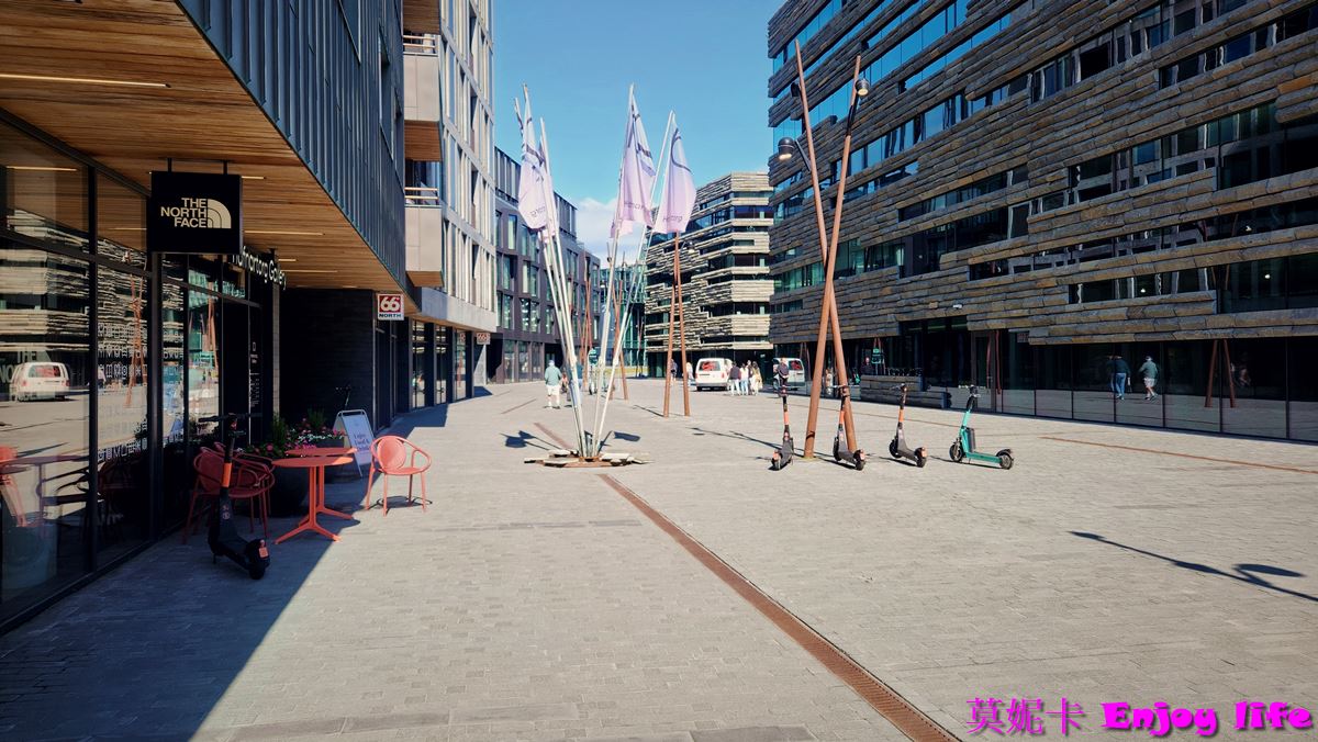 【冰島雷克雅維克景點】*Harpa音樂廳 Harpa Concert Hall*，冰島最大音樂廳，附近街道商店也好好逛!!!