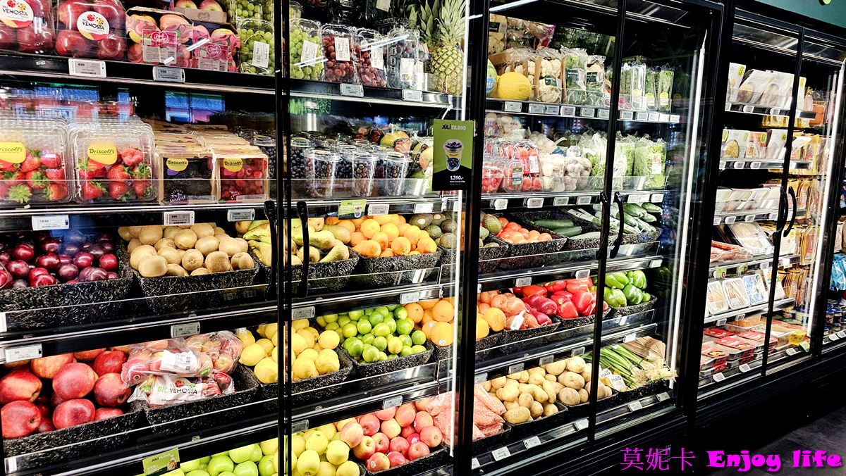 【冰島雷克雅維克景點】*Harpa音樂廳 Harpa Concert Hall*，冰島最大音樂廳，附近街道商店也好好逛!!!