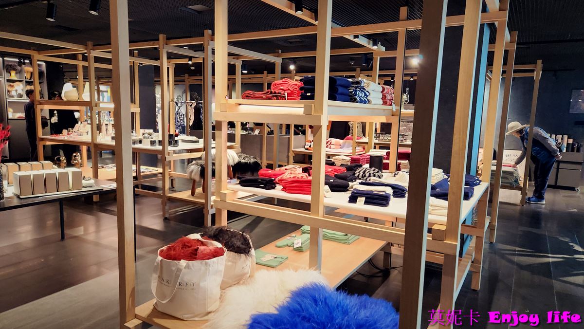 【冰島雷克雅維克景點】*Harpa音樂廳 Harpa Concert Hall*，冰島最大音樂廳，附近街道商店也好好逛!!!