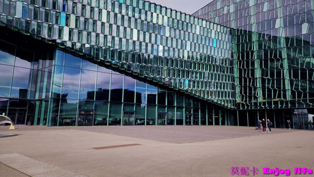 【冰島雷克雅維克景點】*Harpa音樂廳 Harpa Concert Hall*，冰島最大音樂廳，附近街道商店也好好逛!!!