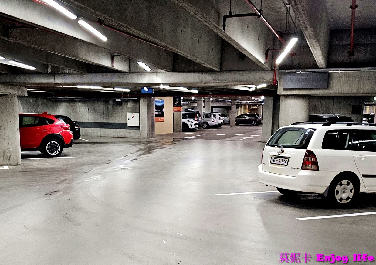 【冰島雷克雅維克景點】*Harpa音樂廳 Harpa Concert Hall*，冰島最大音樂廳，附近街道商店也好好逛!!!