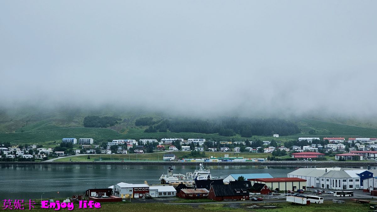 【冰島自由行】*荷美遊輪北歐遊，冰島伊薩菲厄澤ISAFJPRDUR小鎮半日遊*，有超讚美食餐廳Husid，超好買超市!!!
