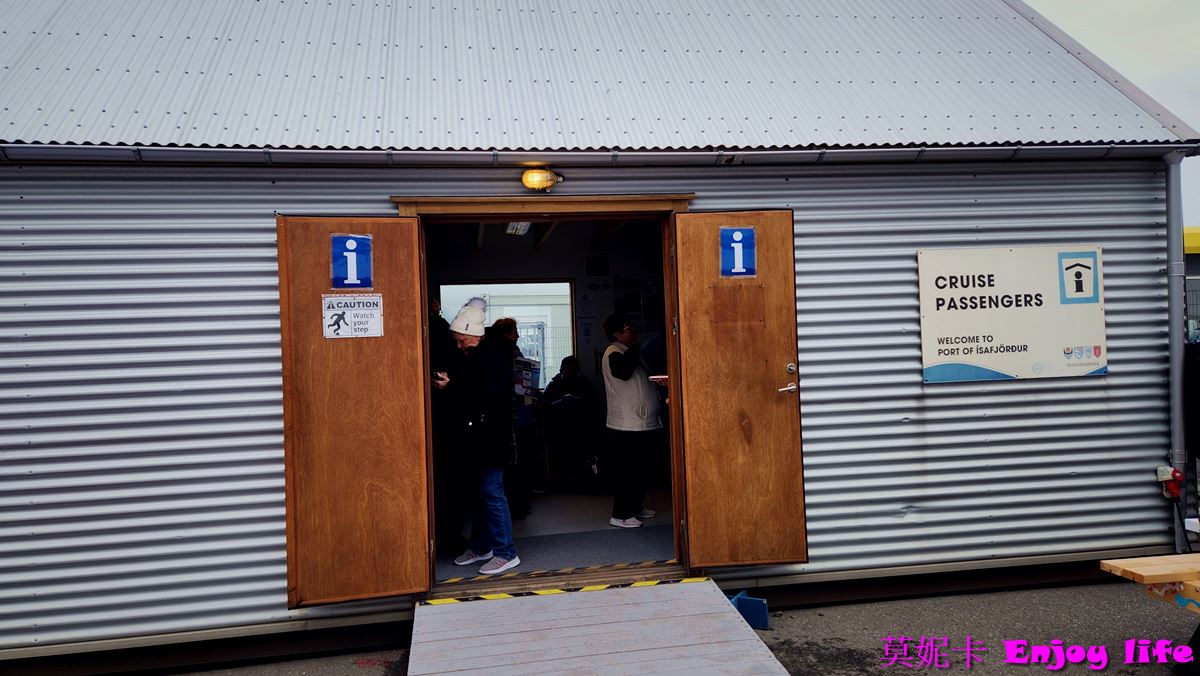 【冰島自由行】*荷美遊輪北歐遊，冰島伊薩菲厄澤ISAFJPRDUR小鎮半日遊*，有超讚美食餐廳Husid，超好買超市!!!