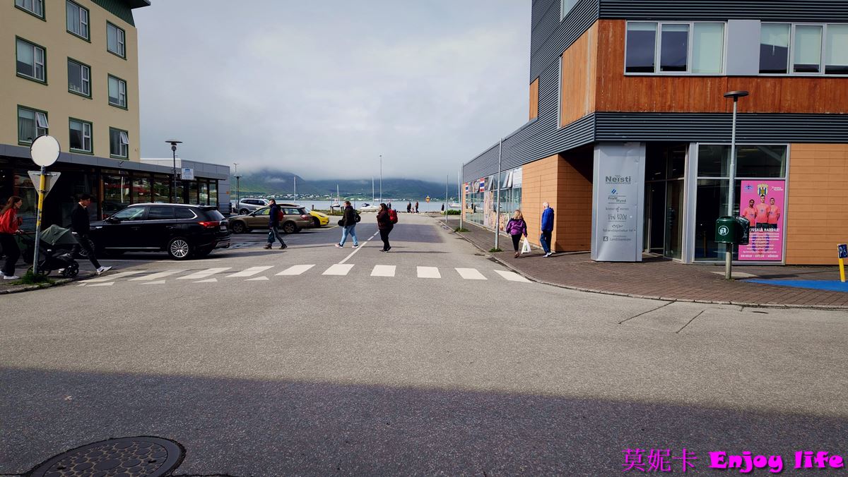 【冰島自由行】*荷美遊輪北歐遊，冰島伊薩菲厄澤ISAFJPRDUR小鎮半日遊*，有超讚美食餐廳Husid，超好買超市!!!