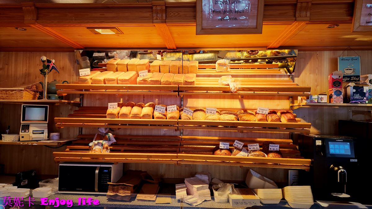【冰島美食】*冰島ISAFJORDUR伊薩菲厄澤美食麵包咖啡廳Kaffihus Bakarans*，販賣多種麵包跟咖啡!!!