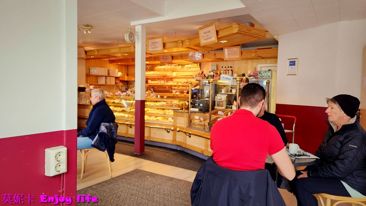 【冰島美食】*冰島ISAFJORDUR伊薩菲厄澤美食麵包咖啡廳Kaffihus Bakarans*，販賣多種麵包跟咖啡!!!