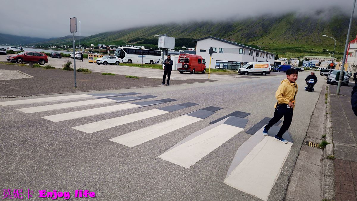 【冰島自由行】*荷美遊輪北歐遊，冰島伊薩菲厄澤ISAFJPRDUR小鎮半日遊*，有超讚美食餐廳Husid，超好買超市!!!