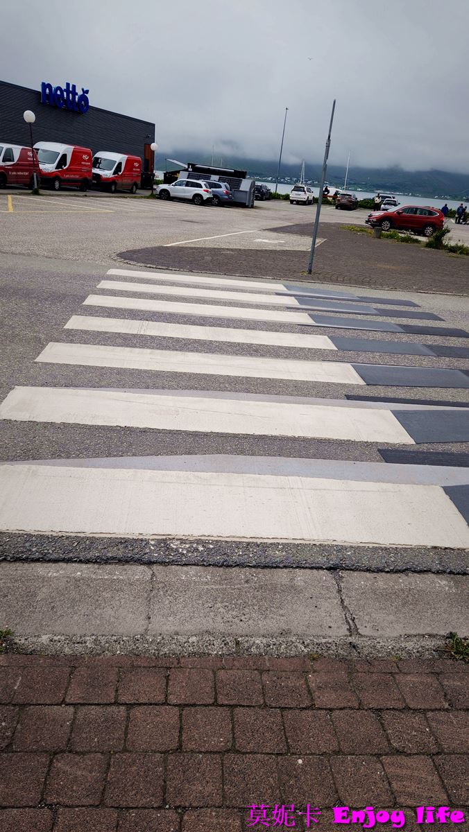 【冰島自由行】*荷美遊輪北歐遊，冰島伊薩菲厄澤ISAFJPRDUR小鎮半日遊*，有超讚美食餐廳Husid，超好買超市!!!